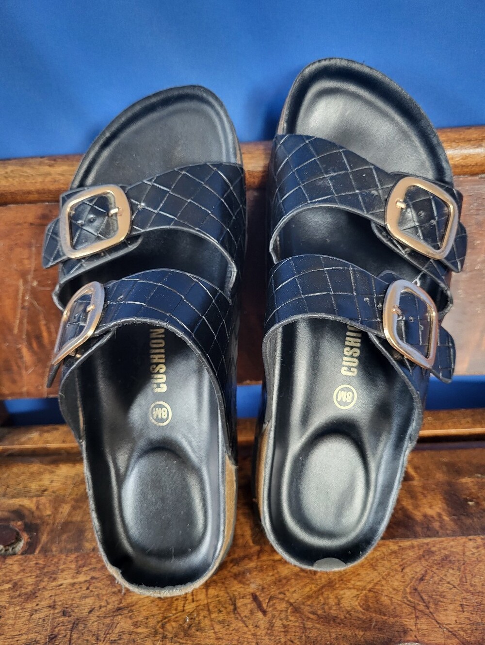 Cushionaire Sandals Slip on Women's Size 8 Lang Cork Gold Buckle Woven Straps